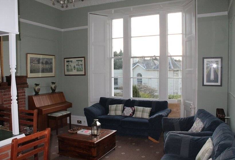 Heathcliff House B&b Exclusively For Adults Free Large Carpark