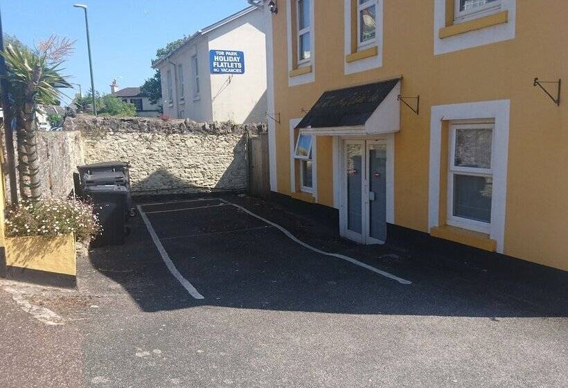 Heathcliff House B&b Exclusively For Adults Free Large Carpark