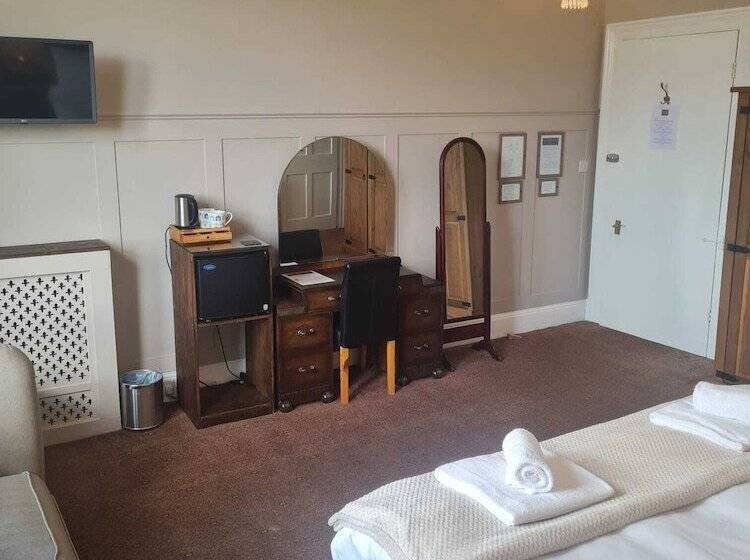 Heathcliff House B&b Exclusively For Adults Free Large Carpark