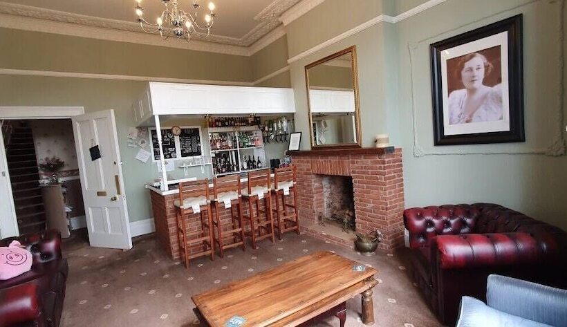 Heathcliff House B&b Exclusively For Adults Free Large Carpark