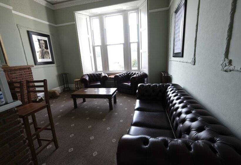 Heathcliff House B&b Exclusively For Adults Free Large Carpark