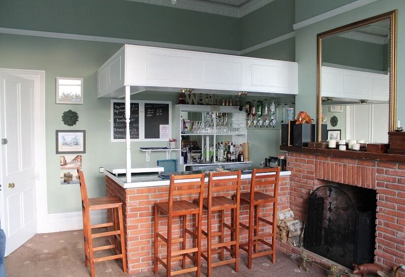 Heathcliff House B&b Exclusively For Adults Free Large Carpark