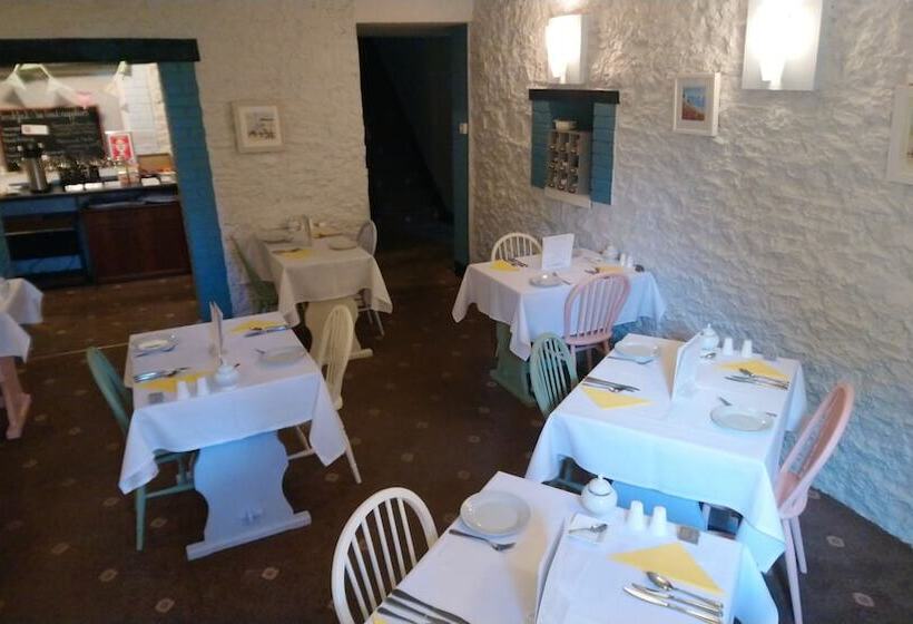 Heathcliff House B&b Exclusively For Adults Free Large Carpark