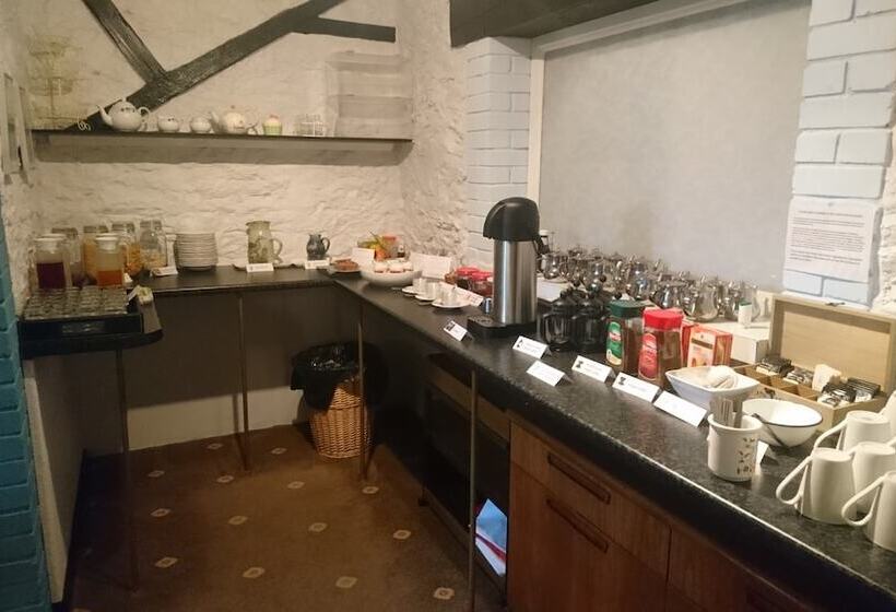 Heathcliff House B&b Exclusively For Adults Free Large Carpark