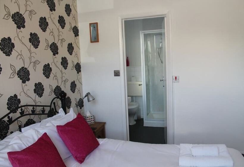 Heathcliff House B&b Exclusively For Adults Free Large Carpark