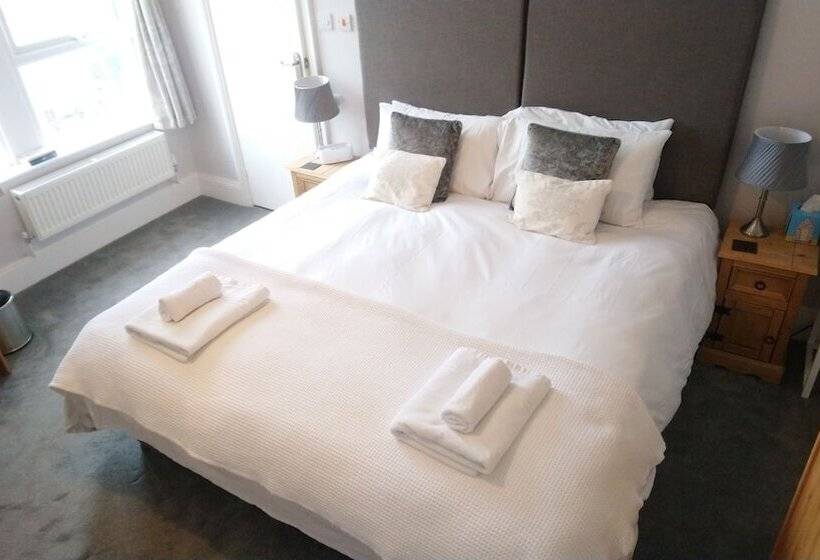 Heathcliff House B&b Exclusively For Adults Free Large Carpark