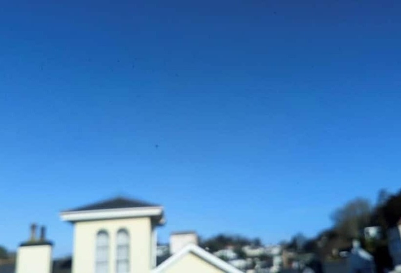 Heathcliff House B&b Exclusively For Adults Free Large Carpark