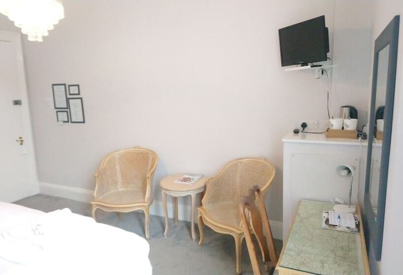 Heathcliff House B&b Exclusively For Adults Free Large Carpark