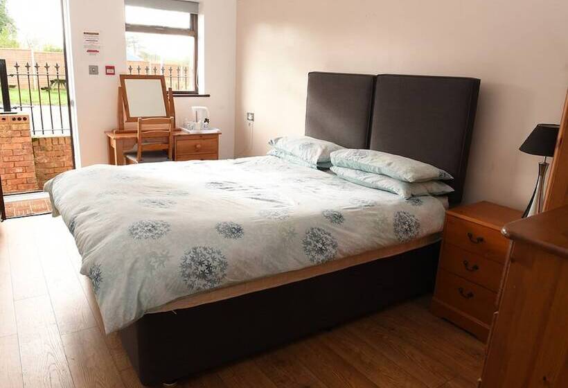 客栈  Axe & Compass Lodge