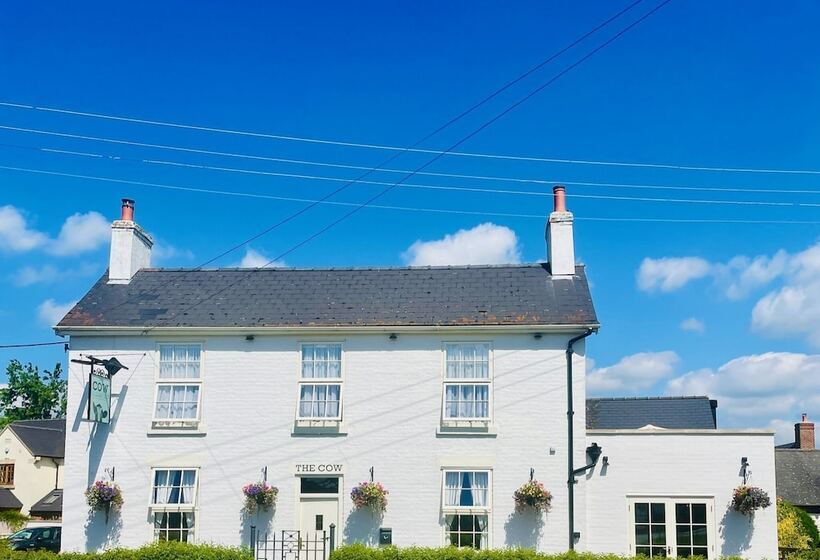 여관 The Cow Dalbury