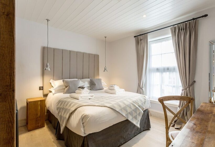 여관 The Cow Dalbury