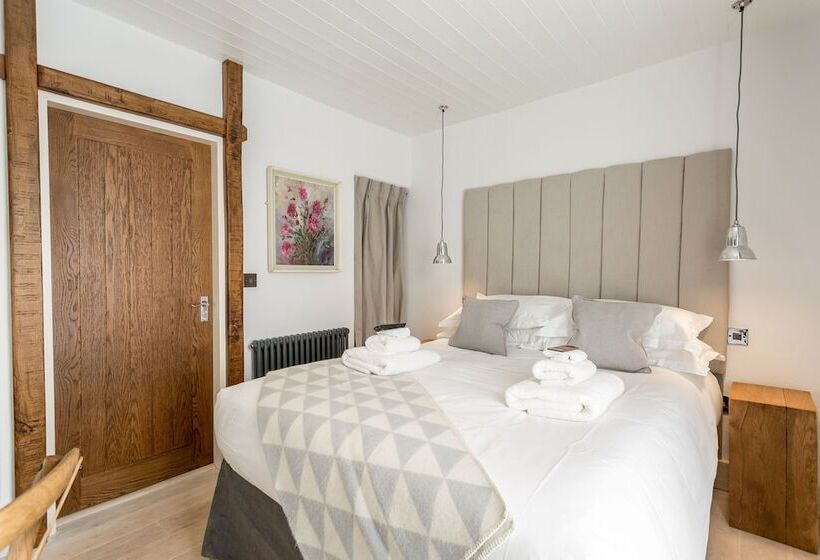 여관 The Cow Dalbury