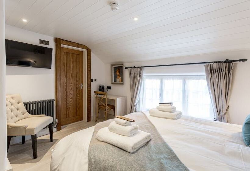 여관 The Cow Dalbury