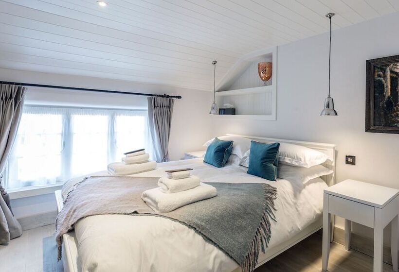 여관 The Cow Dalbury