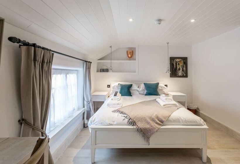 여관 The Cow Dalbury