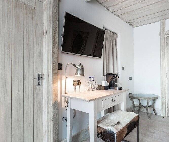 여관 The Cow Dalbury