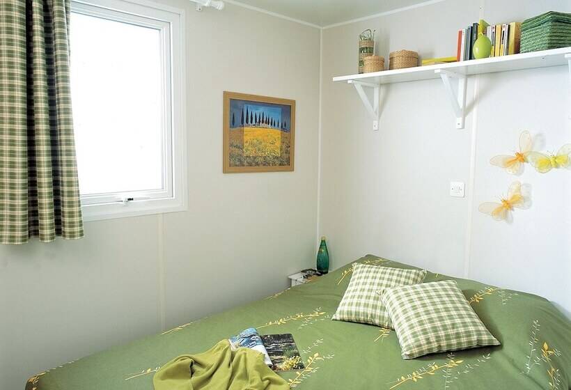 בית מלון כפרי Camping Lou Cabasson