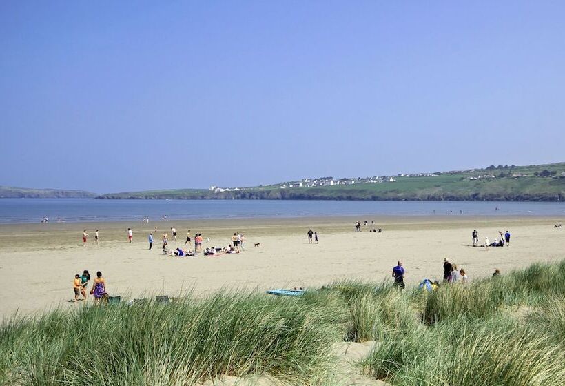 Отель Cardigan Bay Holiday Park