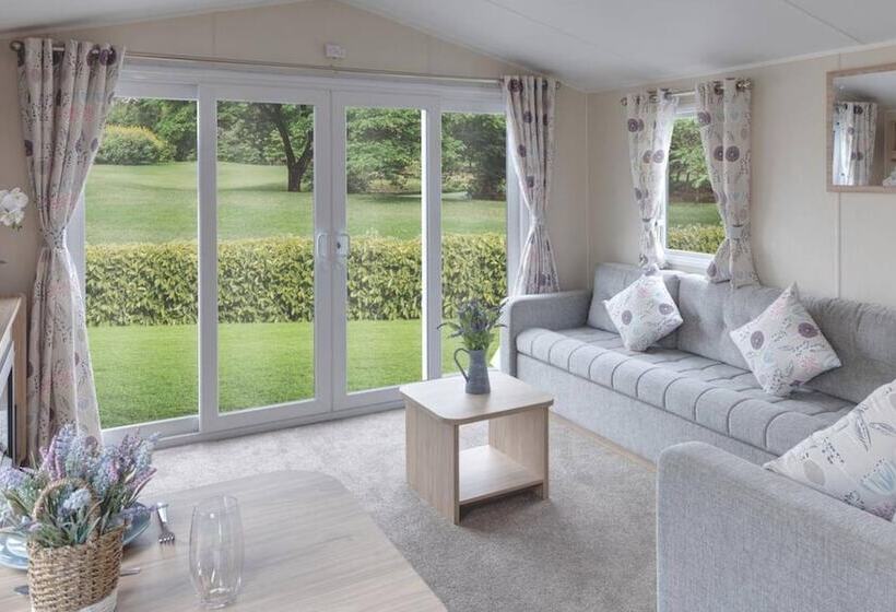 Отель Cardigan Bay Holiday Park