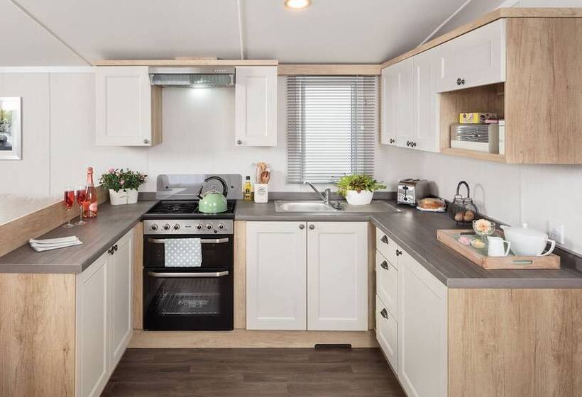 Отель Cardigan Bay Holiday Park