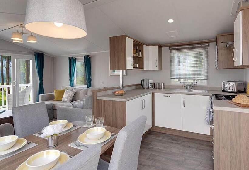 Отель Cardigan Bay Holiday Park