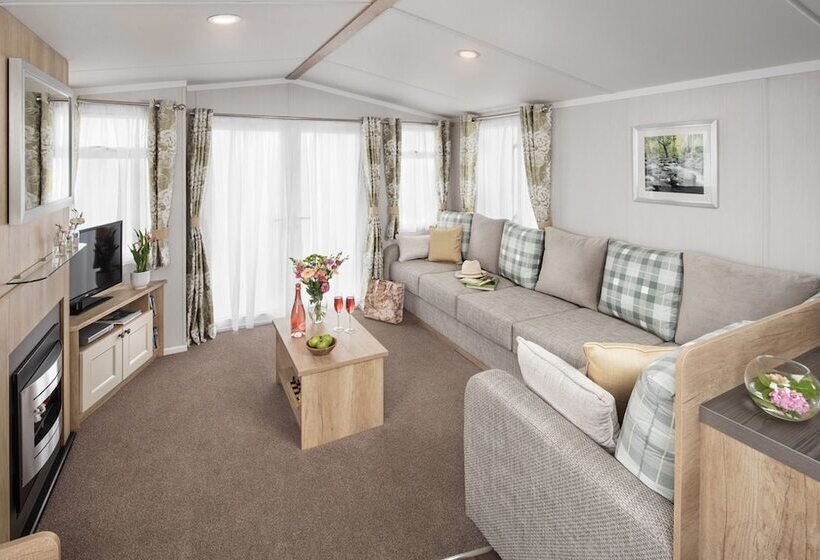 Отель Cardigan Bay Holiday Park