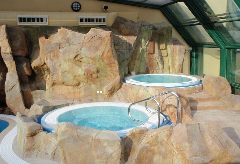 Отель Cardigan Bay Holiday Park