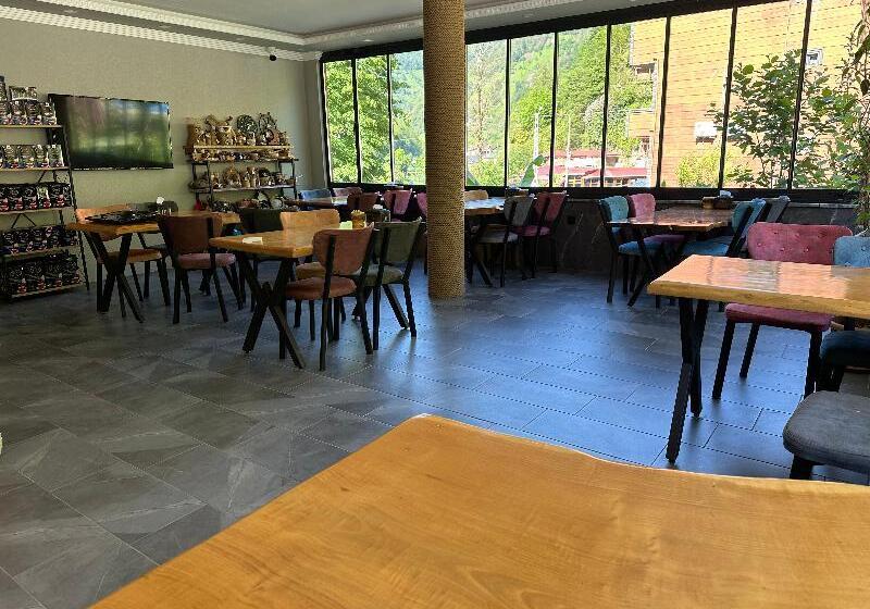 ホテル Lotus çamlıhemşin Suit & Bungalov