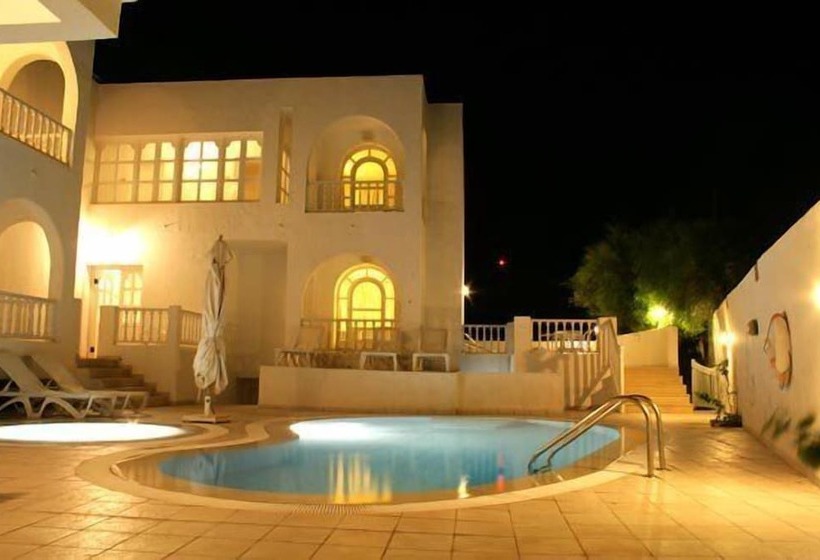 هتل Flamingo Beach