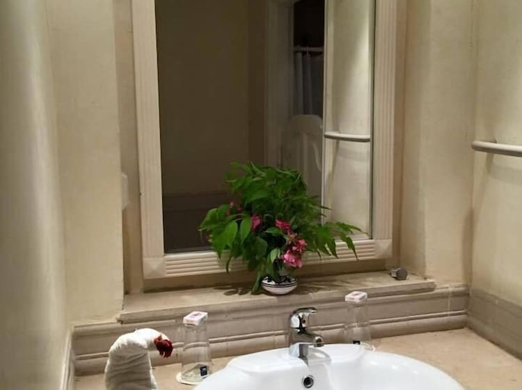 هتل Flamingo Beach