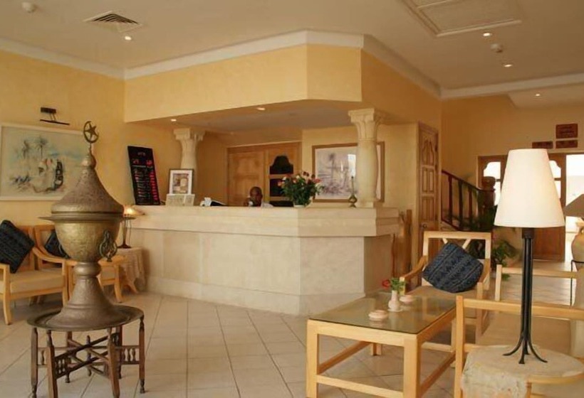 هتل Flamingo Beach