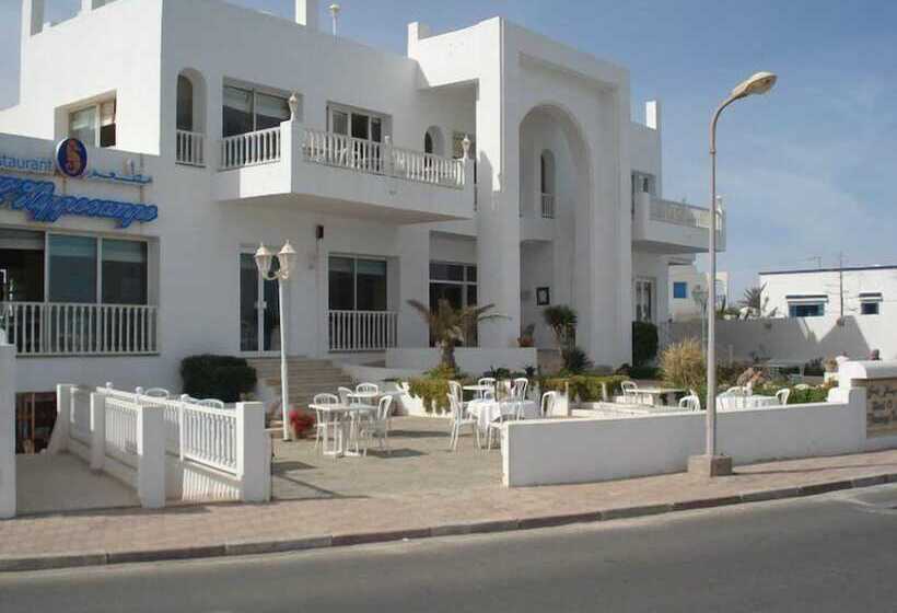 هتل Flamingo Beach