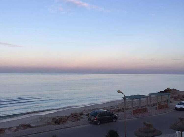 هتل Flamingo Beach