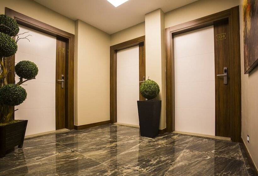 Maxuite Hotel In Home