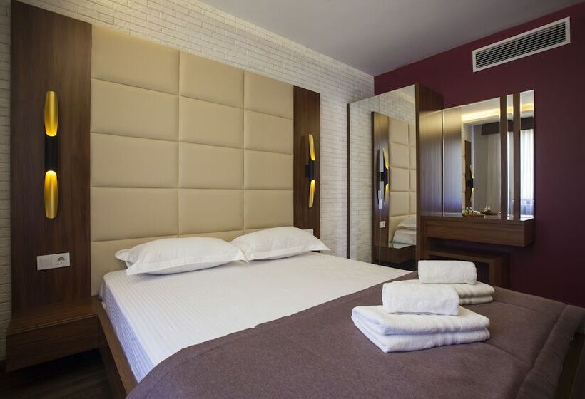 Maxuite Hotel In Home