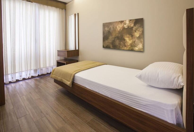 Maxuite Hotel In Home