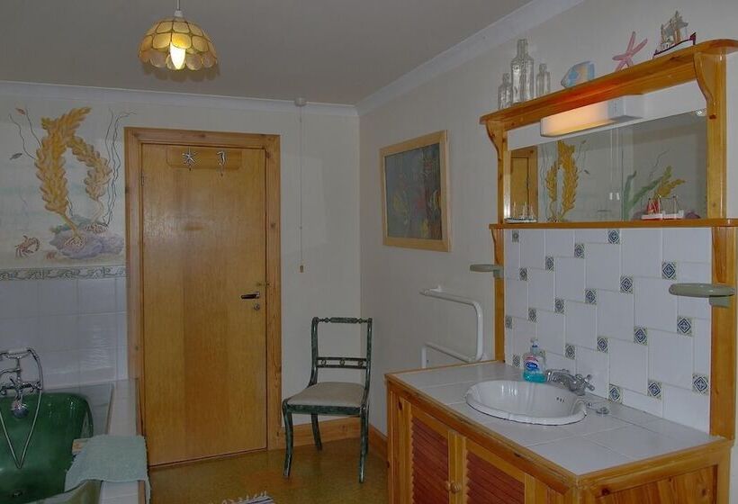 Отель Steading Holidays - Ian's Lodge