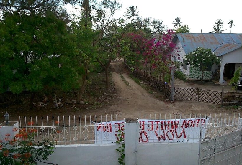 בית מלון כפרי Uroa White House Inn