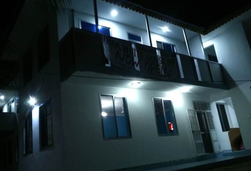 בית מלון כפרי Uroa White House Inn