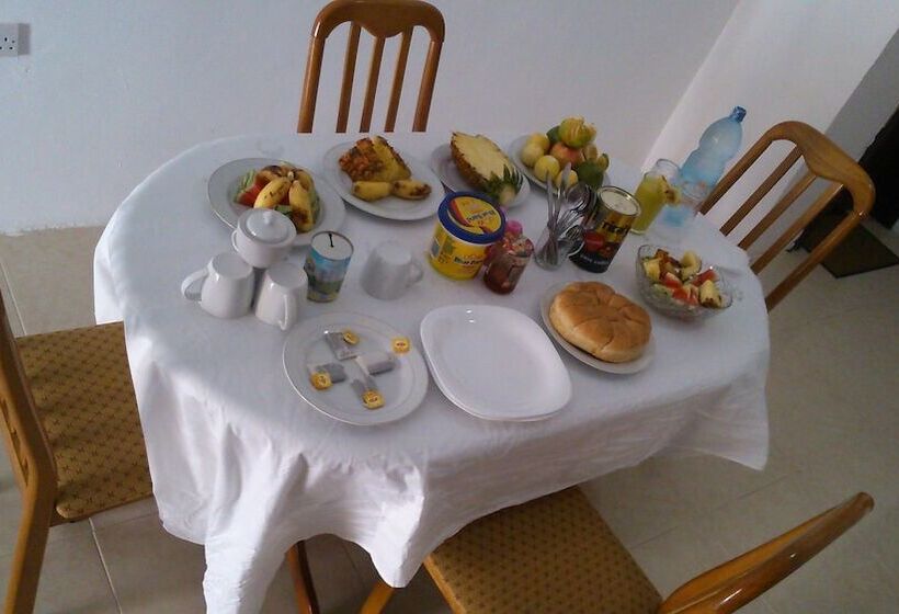 בית מלון כפרי Uroa White House Inn