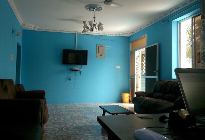 فندق Uroa White House Inn