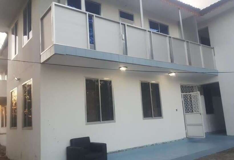 בית מלון כפרי Uroa White House Inn