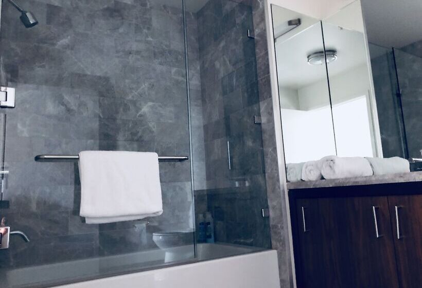 New Lyfe Finest Luxury Apartment