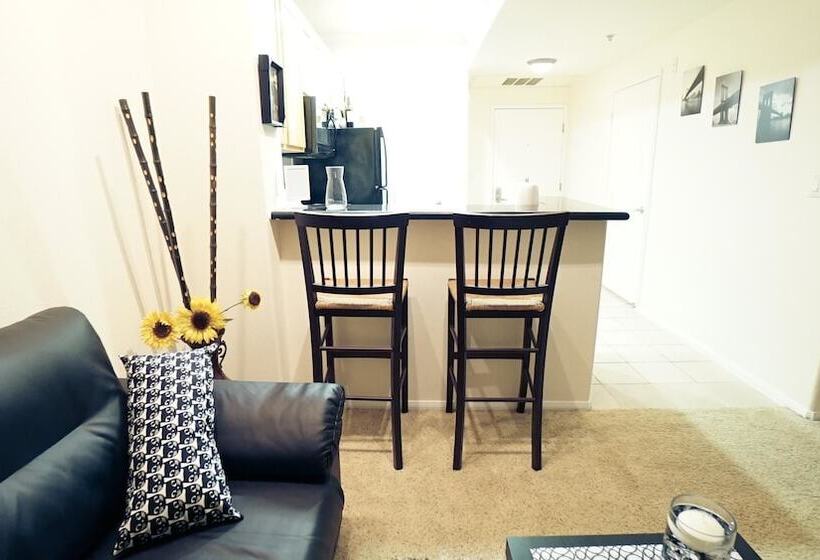 New Lyfe Finest Luxury Apartment