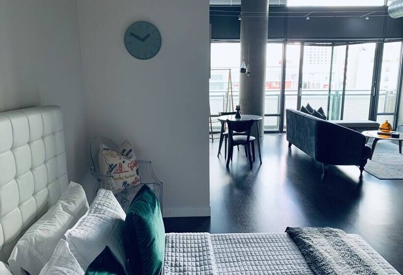 New Lyfe Finest Luxury Apartment