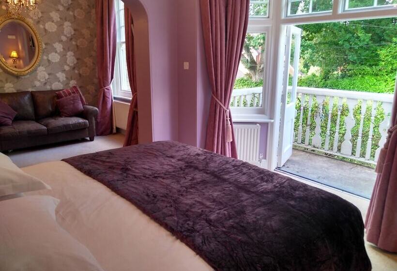 Oaklands Bed & Breakfast   B&b