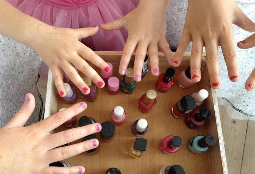 ペンション Barbie House ,opposite The Beach & Pier ,2 Ground Floor Apartments Each With Private Car Space & Gar