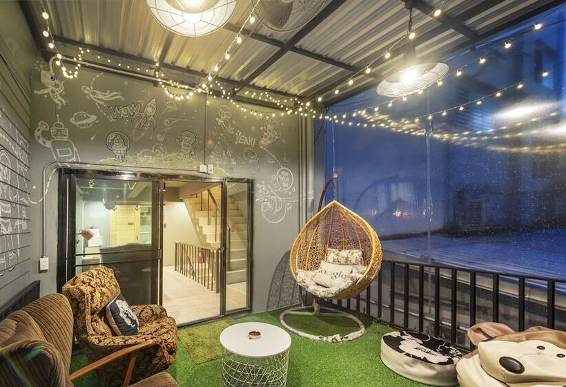 Sloth Hostel Don Mueang