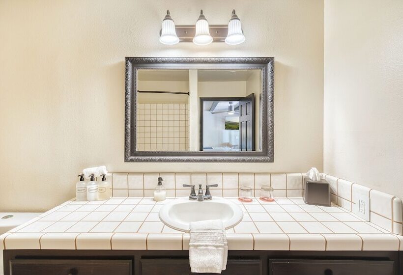 פונדק Europa Village Wineries And Resort