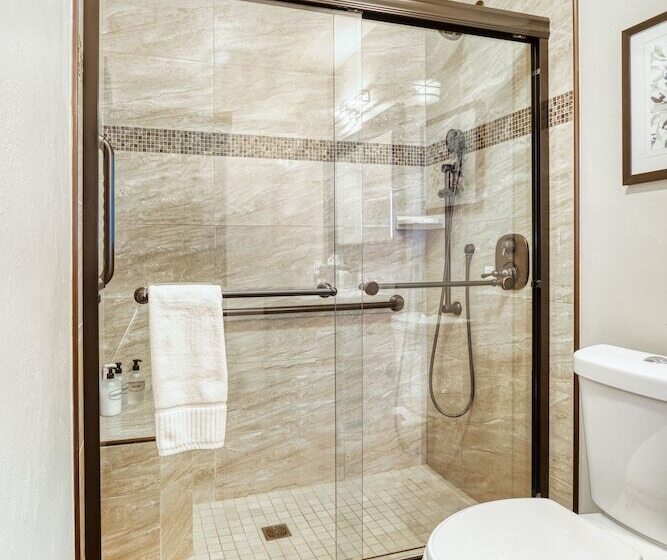 פונדק Europa Village Wineries And Resort